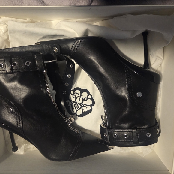 Alexander McQueen Black Leather Ankle Boots with Silver Accents - Picture 2 of 9